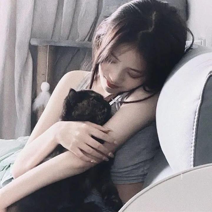 白面包车里的人